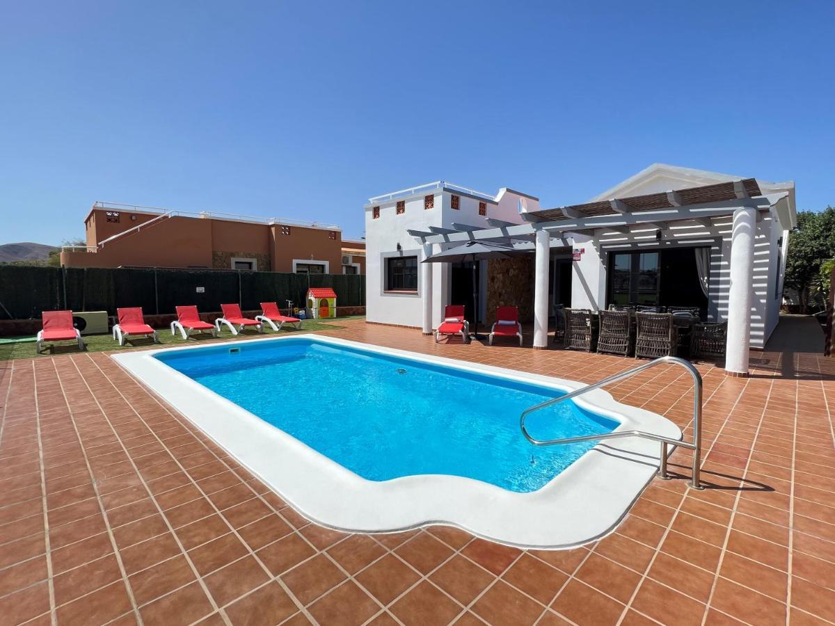 Villa Eva - New To The Market, Fully Refurbished Licensed Villa - Private Pool Caleta De Fuste Luaran gambar