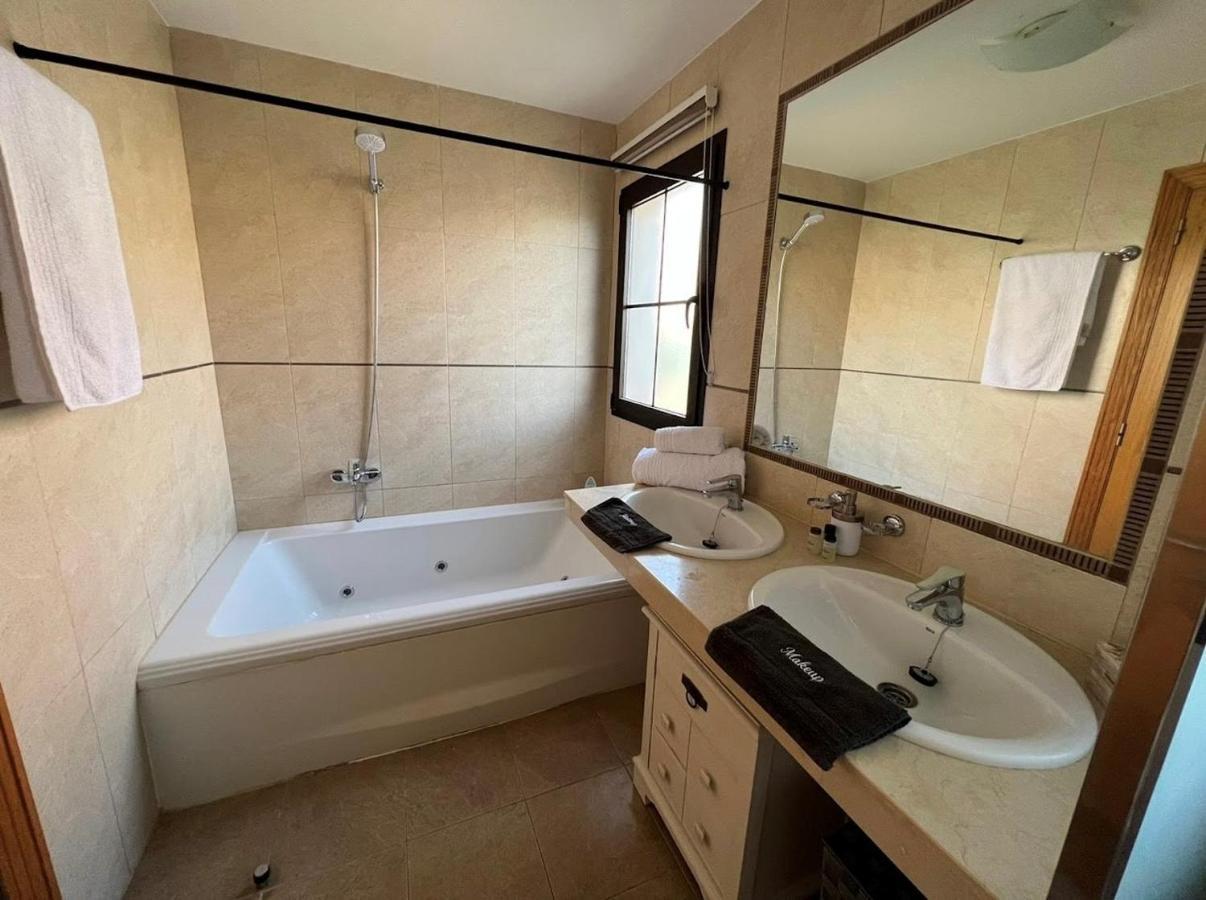 Villa Eva - New To The Market, Fully Refurbished Licensed Villa - Private Pool Caleta De Fuste Luaran gambar